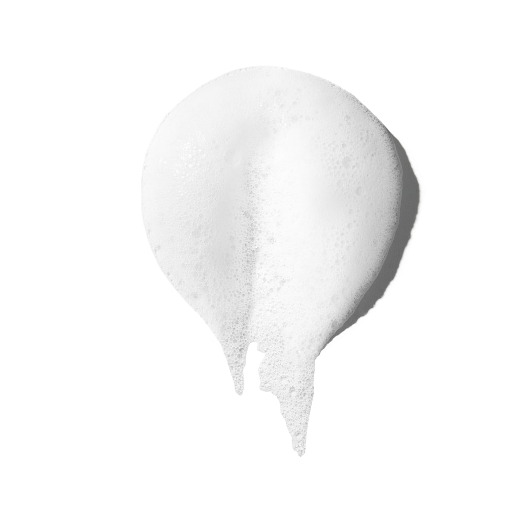 Best selling cleanser Smoothing Cleanser is a AHA BHA wash foam suitable for all skin types. Cleanser for dry skin, dark spots, rosacea-prone skin, acne-prone skin. Developed by dermatologist Dr. Liv Kraemer in Switzerland. Swiss skincare brand.